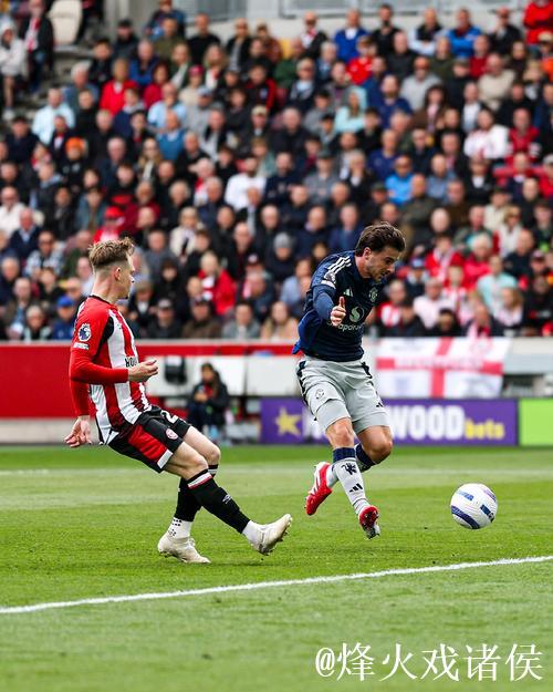 进球狂潮4-4!曼联三度领先皆被追平,上演本赛季英超经典对决 进球狂潮4-4!曼联三度领先皆被追平,上演本赛季英超经典对决